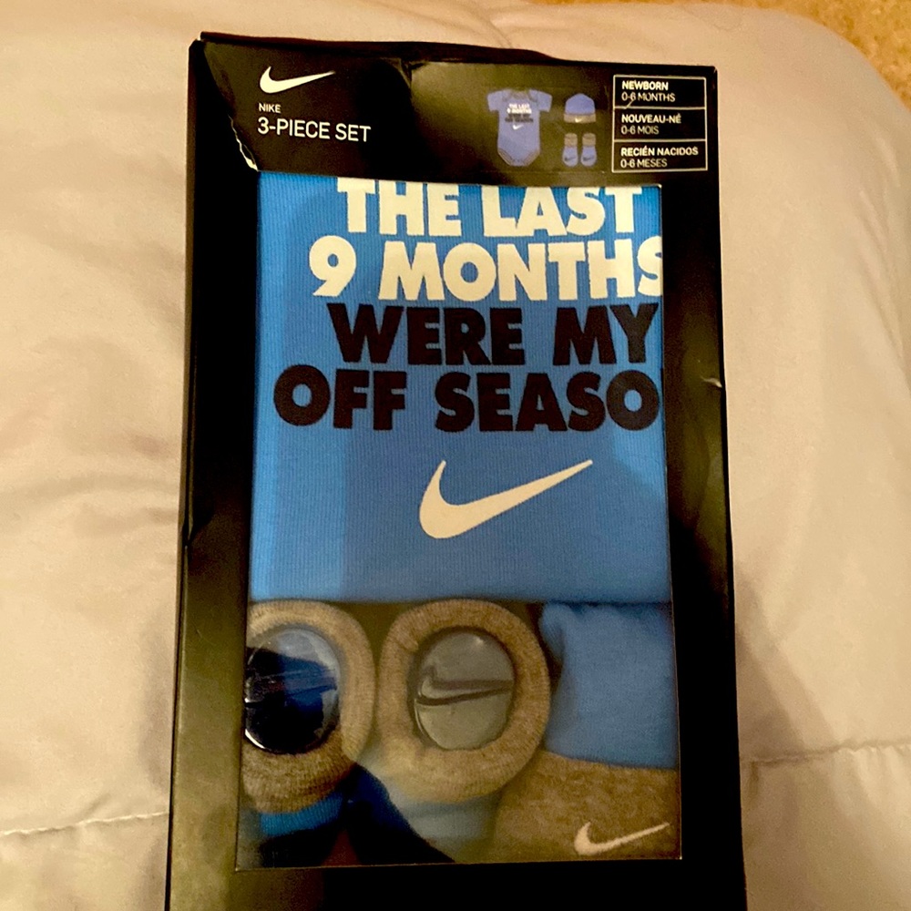 Nike newborn set